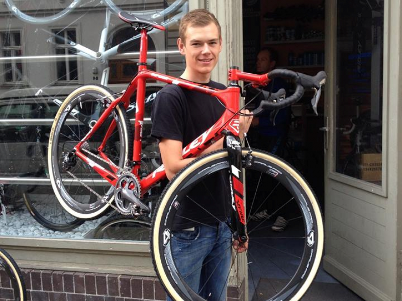 shop4cross übergibt Crossräder